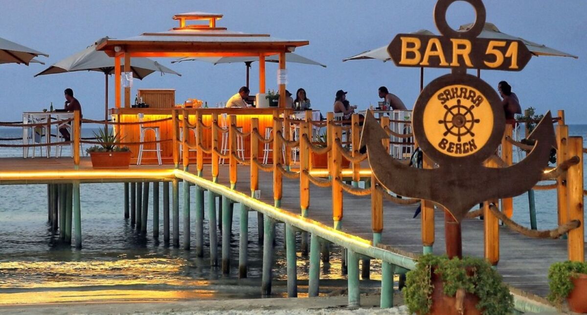 🌴