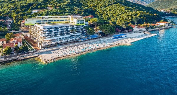 Czarnogóra/ Riwiera Czarnogórska/ Bijela - hotel Carine Park Bijela **** lato 2024